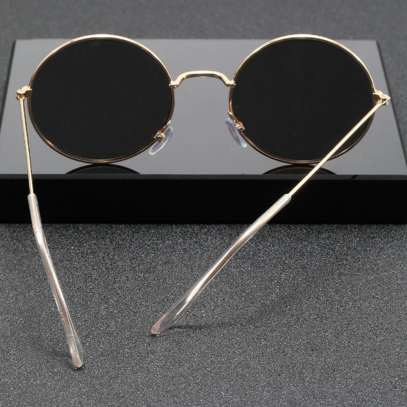 Retro New Punk Style Sunglasse - Metal Photo Panel 评论和价格
